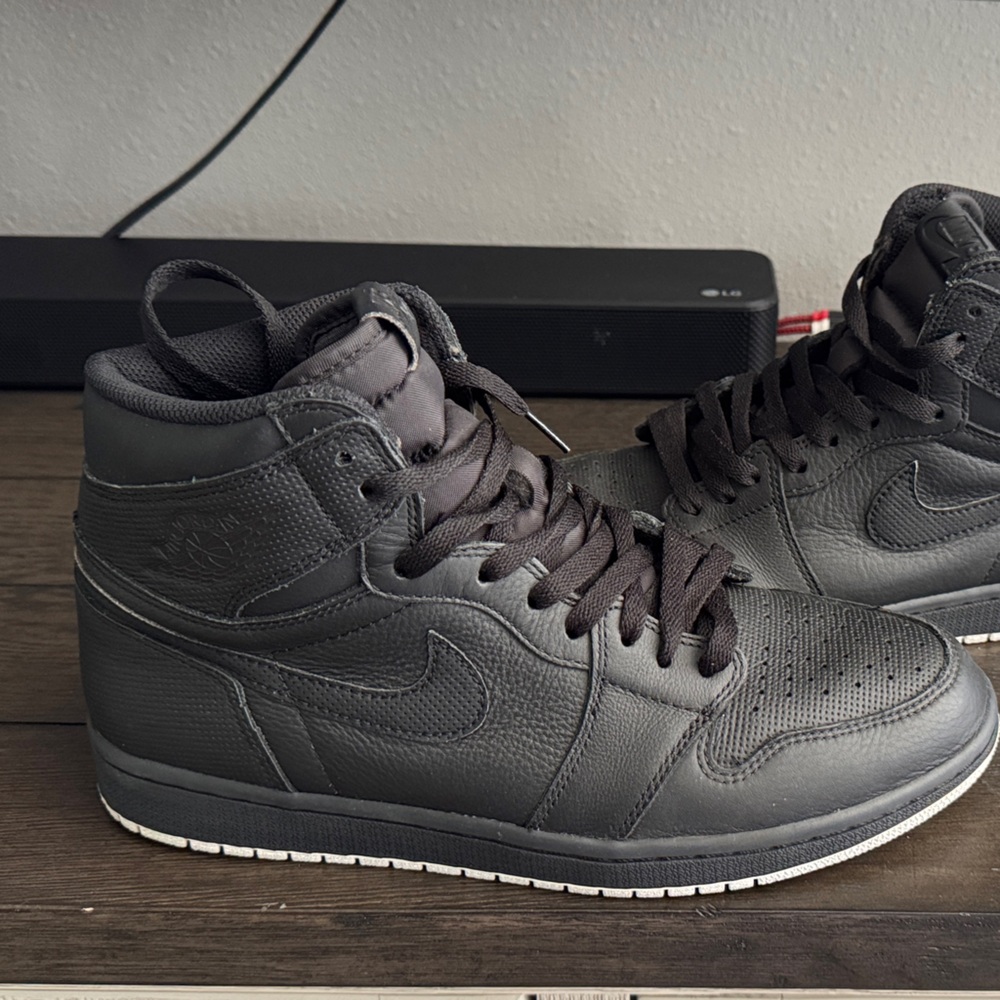 ❤️ Sold ❤️ - Jordan Black High-Top Sneakers